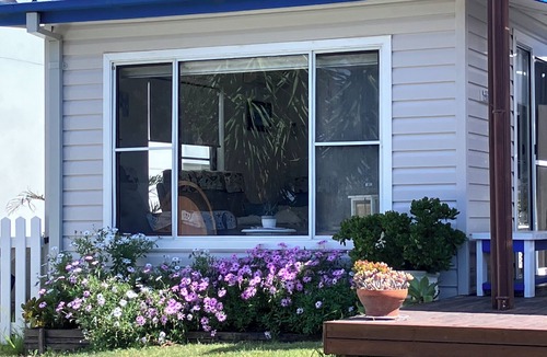 Shellharbour House | Shellharbour Beach Cottage-1 min walk to Flags - 10min walk to Shellcove-REDUCED