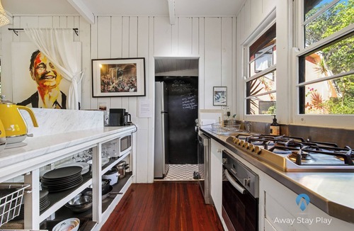 Sawtell House | Shellies Twin Beach Houses – Two Homes with 5BRs Total & Private Beach Access
