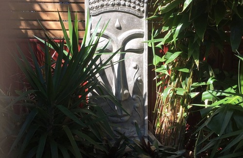 Boomerang Beach Villa | Shelly Villa B&B The perfect hideaway private courtyard .