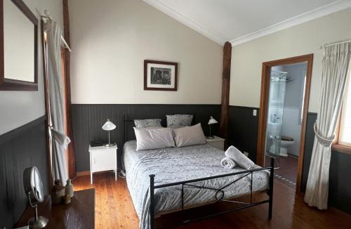 Mayers Flat House | Shinglers Cottage