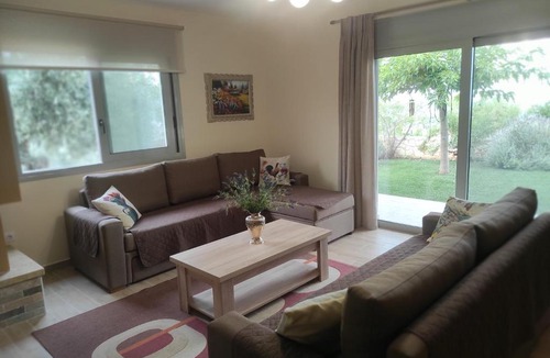 Koutsopodi Apartment | 'Shinohori' Olive-Tree Apartment