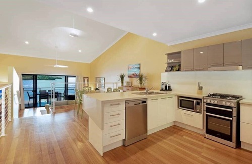 Hamilton Island Apartment | Shorelines 18, Seaview Apartment on Hamilton Island