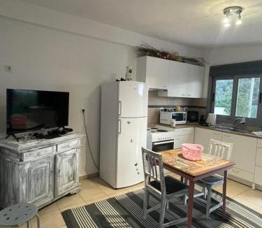 Kropia Apartment | Simple Stay Vari's House
