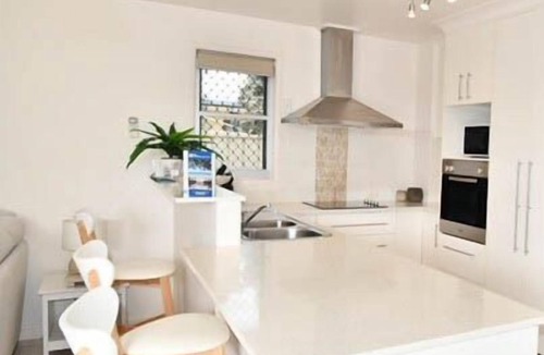 Woodgate House | 'Simplicity' Beach Side Town House 3