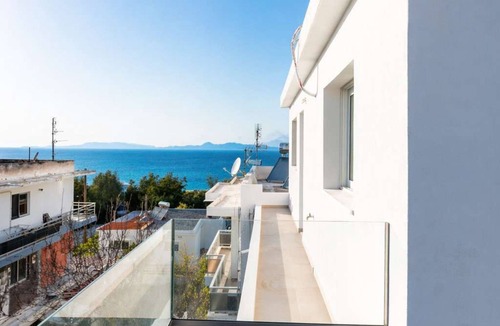 Petaloudes Apartment | Sinani Apartment - Sea View Balcony & Jacuzzi Gem