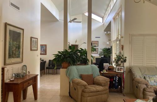 Swan Hill House | Single Bed's Suit Business Travellers