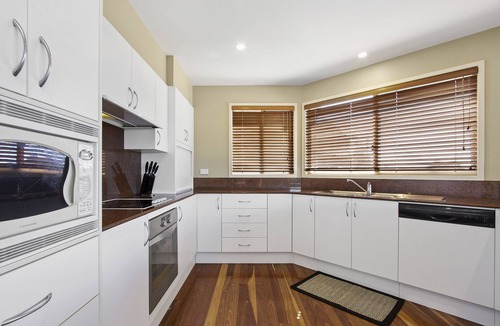Mollymook House | Sippers at Seaview, Mollymook