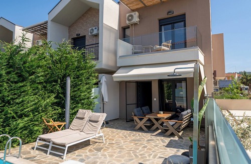 Nikita Villa | SithoniaRS Luxury Two Floor Maisonette with private Pool & Garden