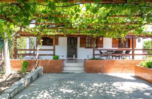 Logothetianika House | Skala Cottage holiday under the sun