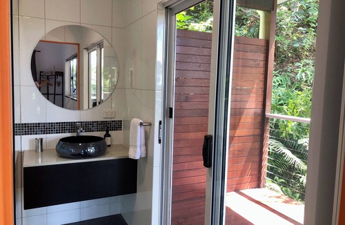 Rocky Point House | ‘Sky’: Bungalow surrounded by rainforest, ocean views and jacuzzi