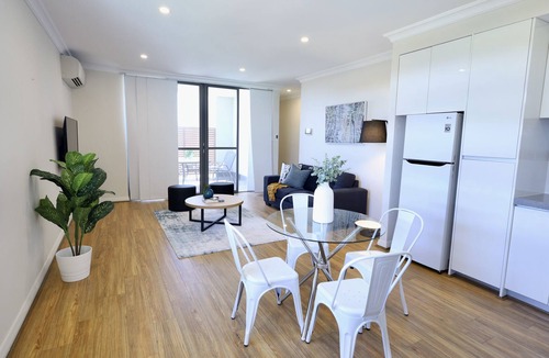 Midland Apartment | Sky High Midland Penthouse Delight