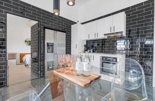 Bayview Heights Apartment | Sky High - Peaceful Jacuzzi Panorama