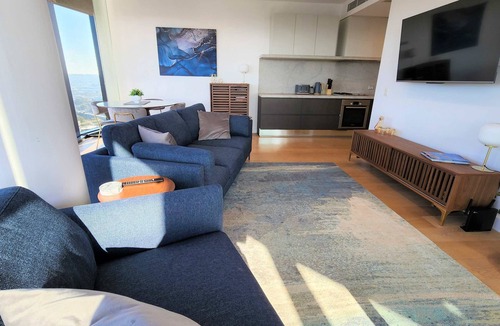 South Yarra Apartment | Sky-high South Yarra luxury 2 bed sleeping up to 4