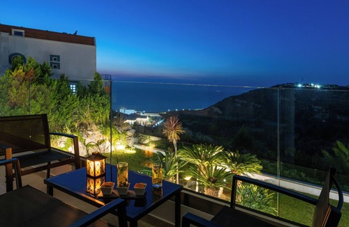 Petaloudes Villa | Sky, Luxury Apartment