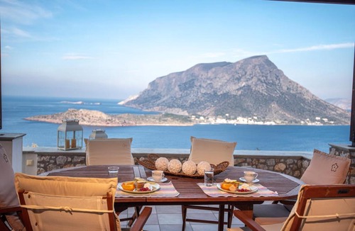 Kamari House | Sky & Sea View Retreat