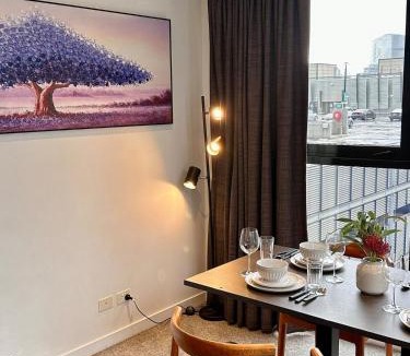 Southbank Apartment | Skyline Haven Steps from Crown in Southbank