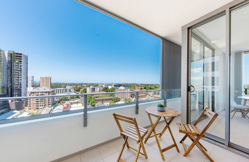 Burwood Apartment | Skyview Comfy Apt in Centre of Burwood