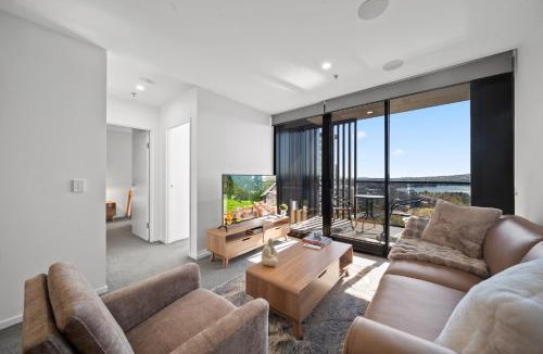 Belconnen Apartment | Sleek 2-Bed Apartment with Rooftop Garden Access