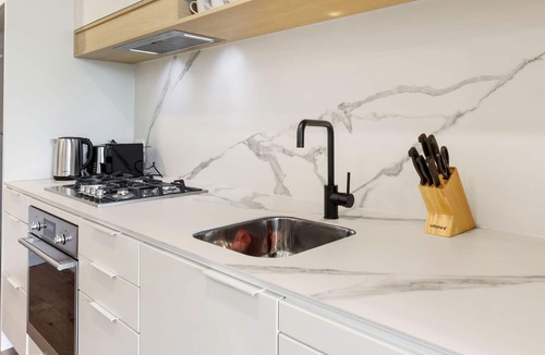 Ivanhoe Apartment | Sleek 2 Bedroom Apartment with Stunning Alfresco