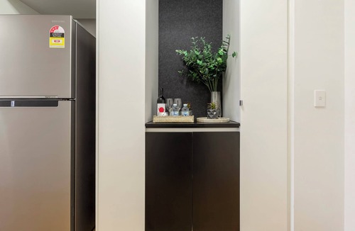 Brunswick Condo | Sleek Minimalist Condo w City Views FREE Parking