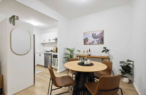 Northbridge Apartment | Sleek Northbridge Getaway