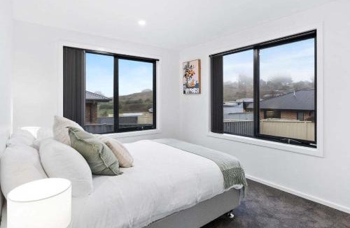 Shorewell Park House | Sleek & Stylish Family Retreat in Shorewell Park
