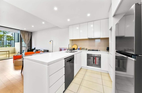 Rhodes Apartment | Sleek Urban Lifestyle Retreat in Heart of Rhodes