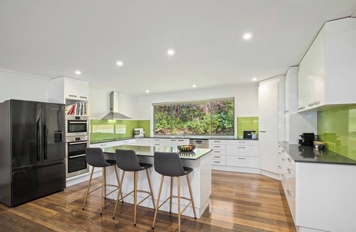 Urunga House | Sleeps 12, 5 Bedrooms, 5 min walk to beach, Heated Pool