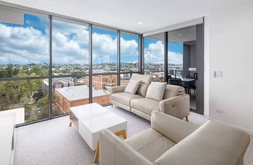 Milton Apartment | Smart Home, Voice control,Netflix & Sauna & Steam