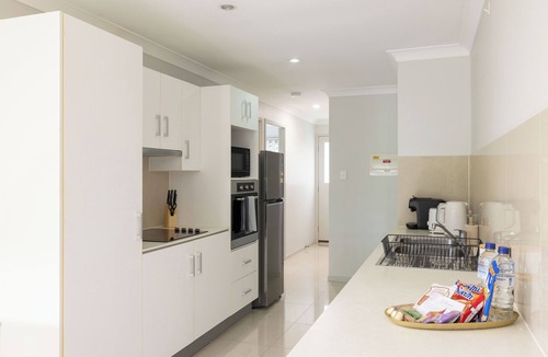 Rocklea Apartment | Smart Suites Self Check-in Apartments - 73 Bale