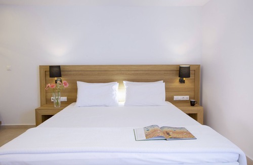 Nidri Hotel | Smile Inn Luxury Accommodation In the center of Nidri, next to the sea