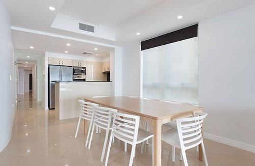 Tugun Apartment | Solaya Unit 6- Right on Tugun beach just a stones throw from the waters edge with Wi-Fi Included.
