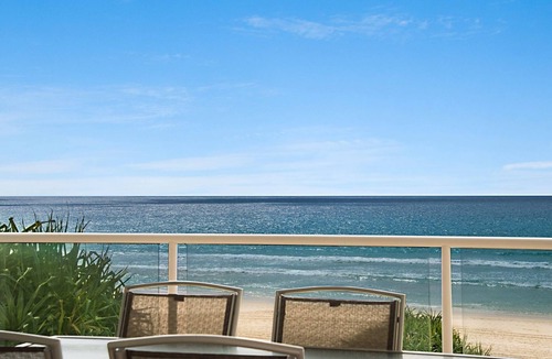 Tugun Apartment | Solaya Unit 6- Right on Tugun beach just a stones throw from the waters edge with Wi-Fi Included.