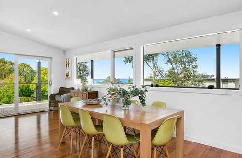 Somers House | Somers Beach House Bay Views