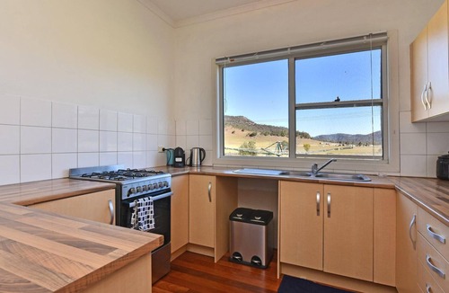 Broke Cottage | Somerville Wine Cottage Hideaway 3-Bedroom Cottage Near Broke Wineries