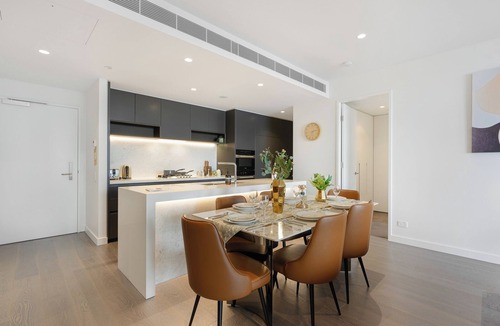Millers Point Apartment | Soothing 3-bedroom apartment with Gym/Pool in Barangaroo