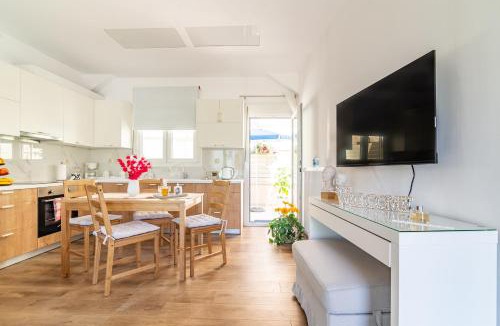 Gazi Apartment | Sophia's Comfortable Home with a Private Backyard