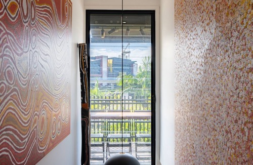 Fortitude Valley Apartment | Sophisticated 2-Bed Home With Alfresco Dining