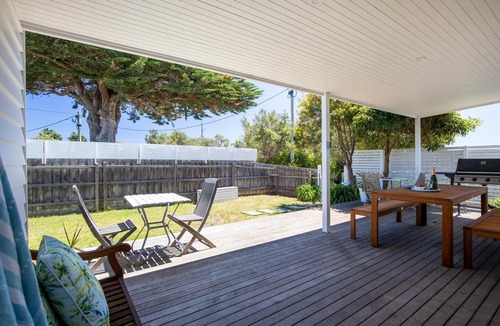 Sorrento Cottage | Sorrento Beach Cottages #1 - 1 NIGHT FREE!* - Gorgeous beach cottage, 2 min walk to Sorrento village