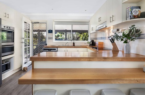 Culburra Beach House | Sounds by the Sea – Inground swimming pool, fire pit, games area