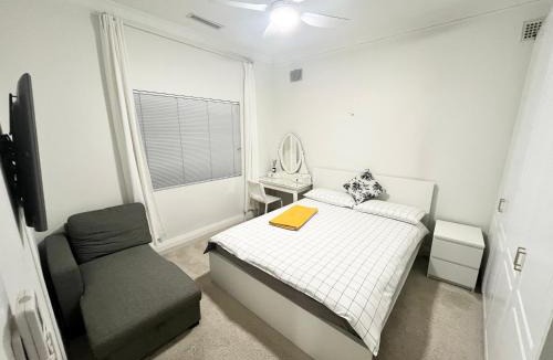 Brighton-le-Sands House | South bay Beach and AirPort