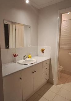 South Brighton House | south Brighon 4 mins to beach near cafe shops