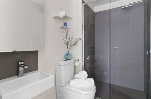 South Yarra Apartment | South Yarra Tranquil 2BR Abode