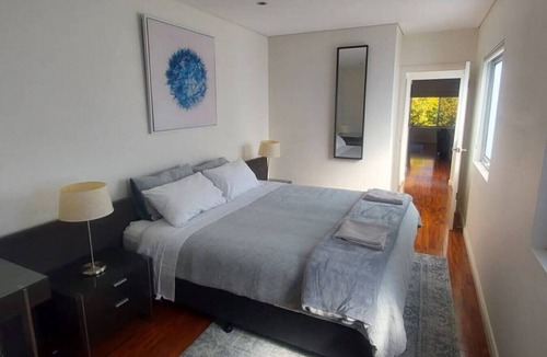 Kingston Apartment | Spacious 2 bedroom apartment @Kingston Foreshore