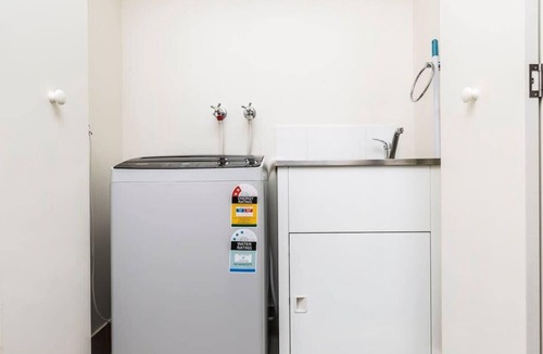 Cessnock House | Spacious 2 Bedroom & Parking Near Central Cessnock