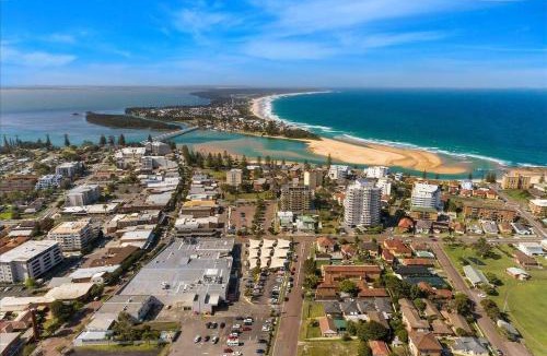 The Entrance Apartment | Spacious 2BR near The Entrance Beach - 7Min Walk!