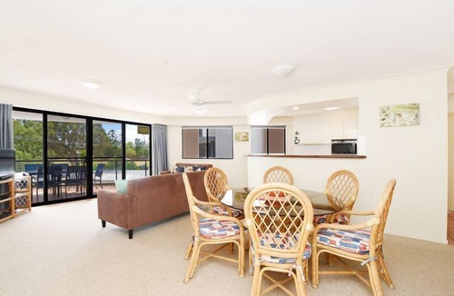 Maroochydore Apartment | Spacious 3 bedroom 2 bathroom apartment with water views