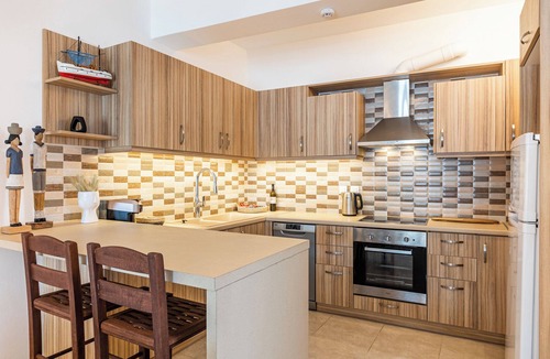 Merichas Apartment | Spacious 3-bedroom apartment with AC, WiFi in charming Kythnos Island