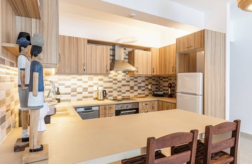 Merichas Apartment | Spacious 3-bedroom apartment with AC, WiFi in charming Kythnos Island