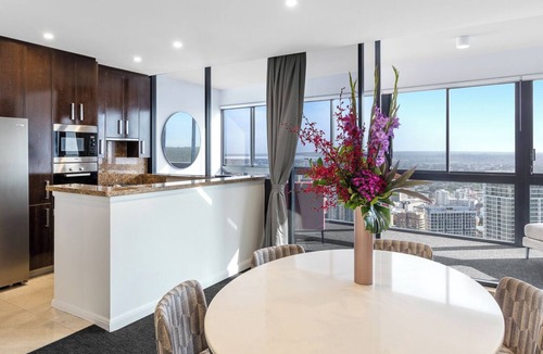Darling Harbour Apartment | Spacious 3 BR Suite at Kent Street, Sydney CBD